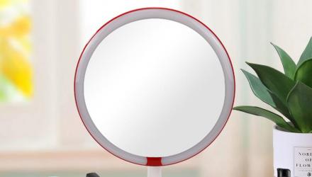 Desktop vanity mirror with lights and makeup have become fashionable new favorites