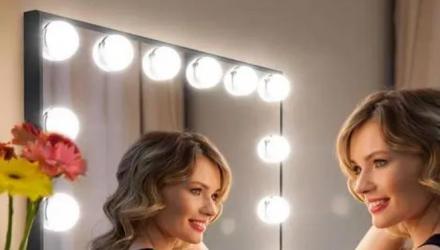How did Hollywood makeup mirrors come from? Why is it called a Hollywood makeup mirror?