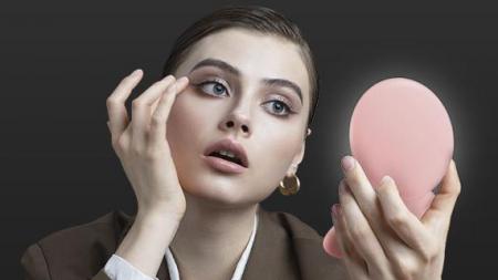 Compact LED Mirror The Perfect Accessory for Your Beauty Routine