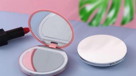 One of the biggest benefits of the LED makeup mirror portable is its size