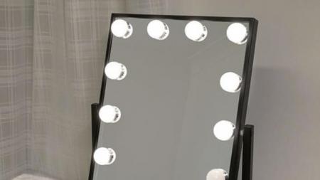 LED Makeup Mirror Making Your Makeup Perfect