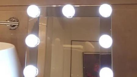 What are the advantages of Hollywood makeup mirrors with LED bubble lights