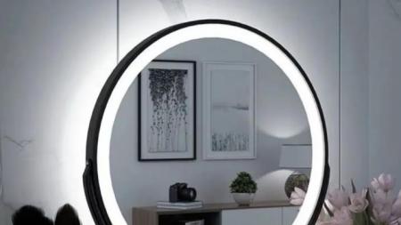 LED makeup mirror create a perfect makeup room, keeping you beautiful