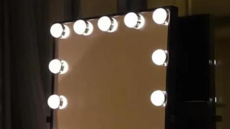 Hollywood Makeup Mirror Illuminating the Beauty Secrets of Stars