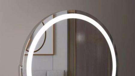 What are the categories and characteristics of LED makeup mirrors