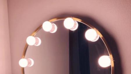 Introduction to LED Mirror Light Bulbs in Hollywood Makeup Mirrors
